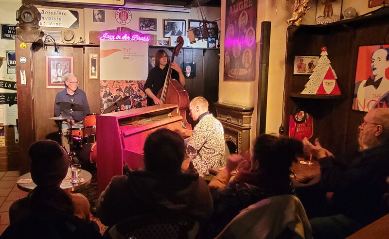 Jazztrio bei Kneipenkonzert