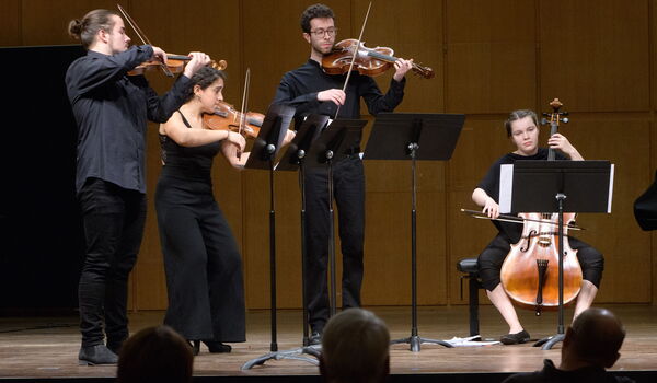 Konzertszene mit Streichquartett