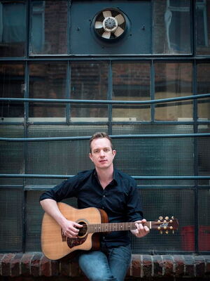 Mann mit Gitarre