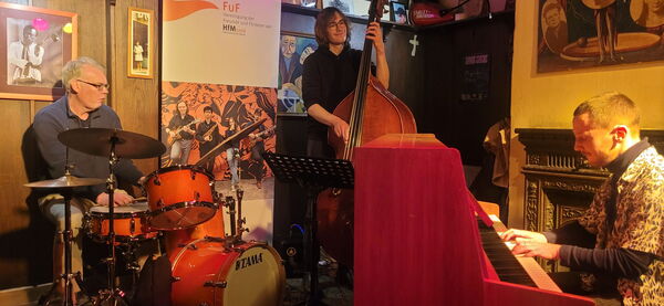 Jazztrio bei Kneipenkonzert