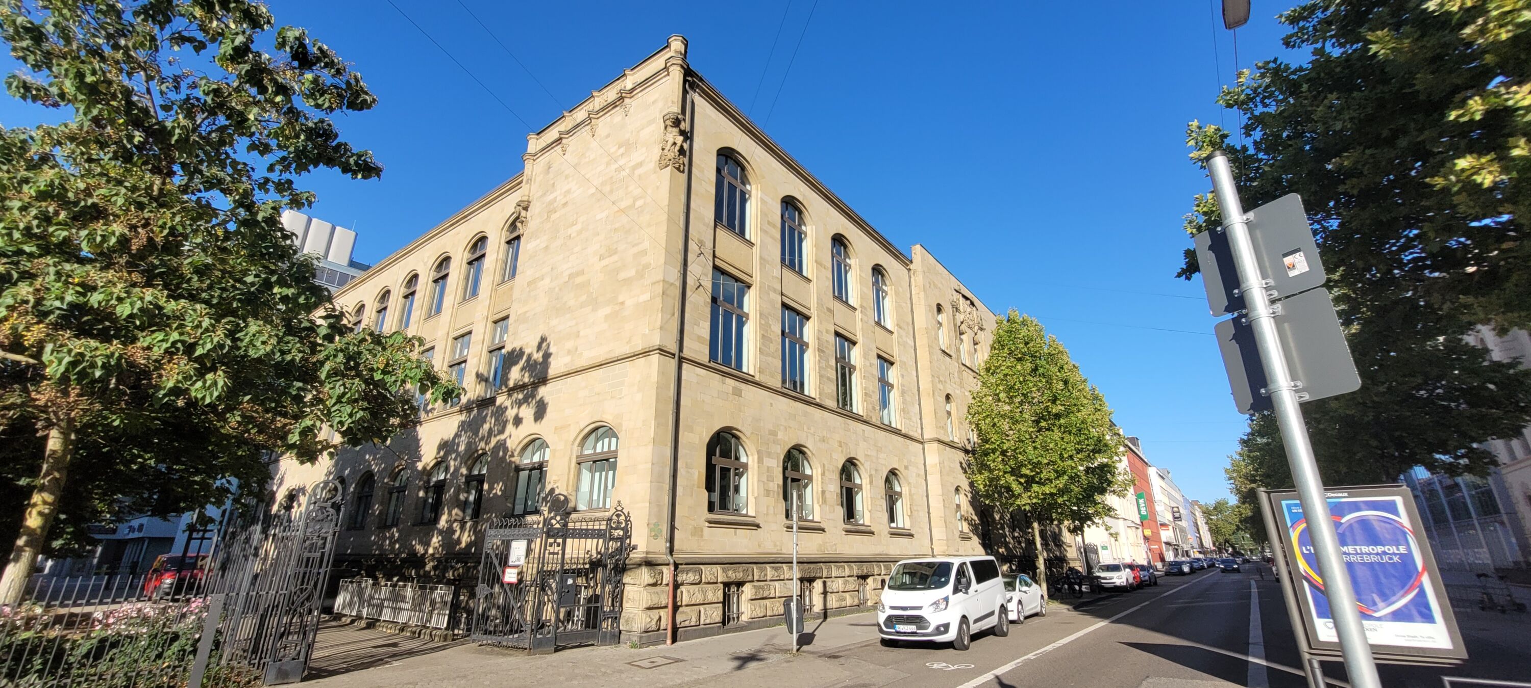Außenansicht Hauptgebäude Trierer Straße