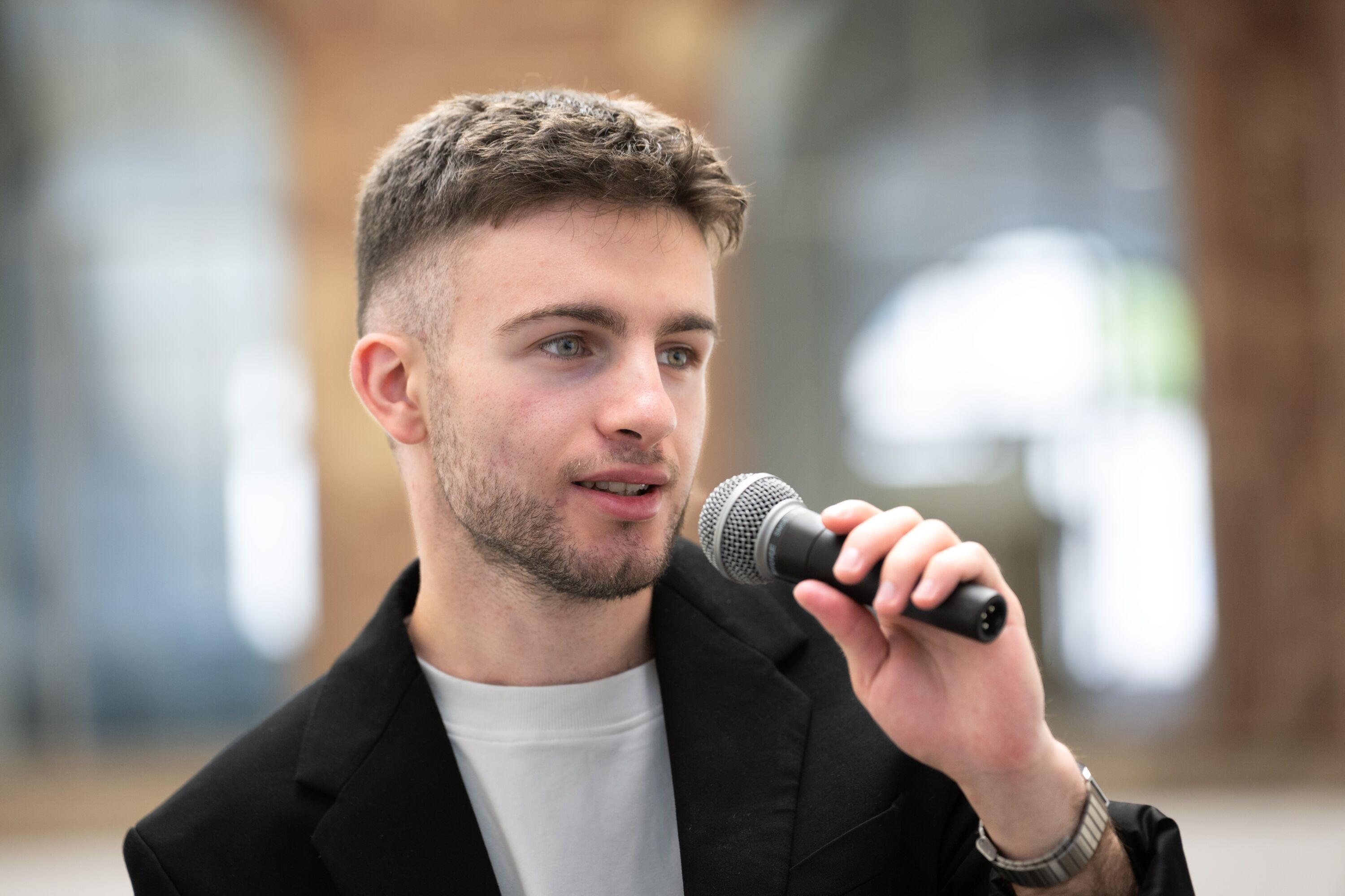 Musiker mit Mikrofon