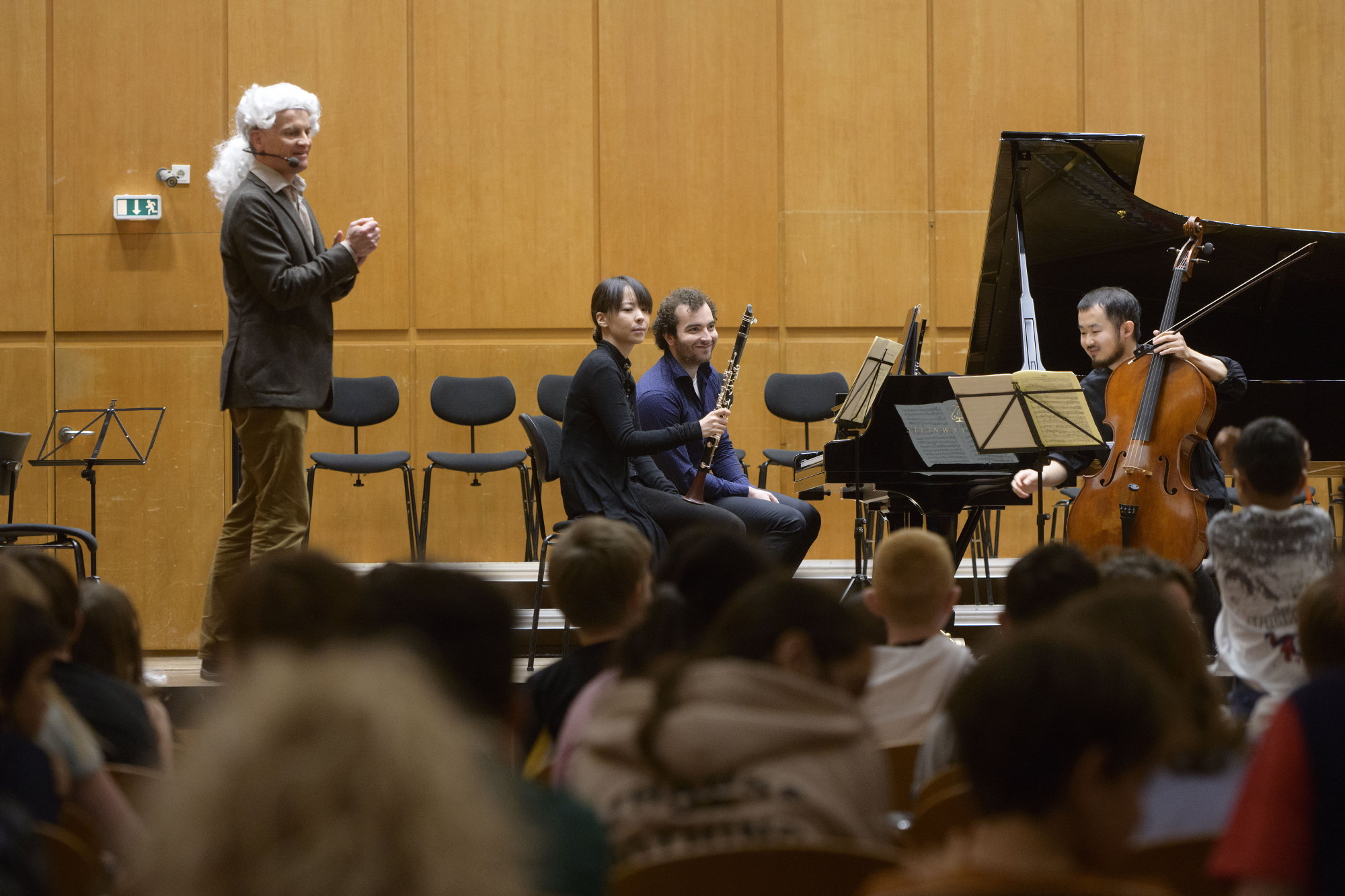 Ensemble auf der Bühne